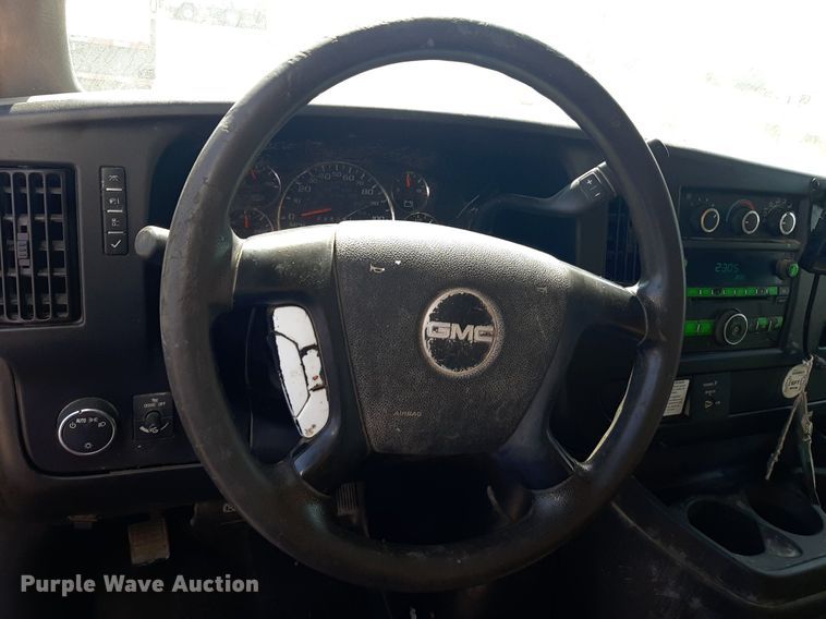 image for item DO3084 2012 GMC G3500  box truck