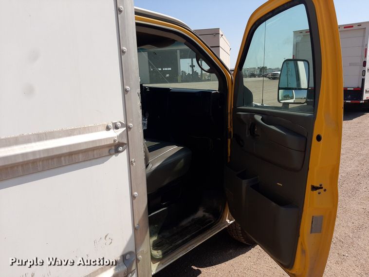 image for item DO3084 2012 GMC G3500  box truck