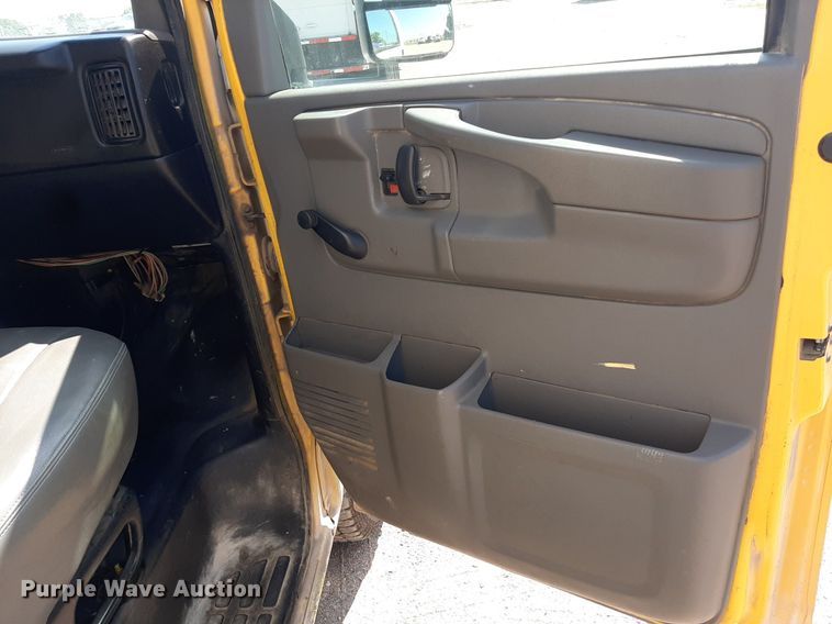 image for item DO3084 2012 GMC G3500  box truck