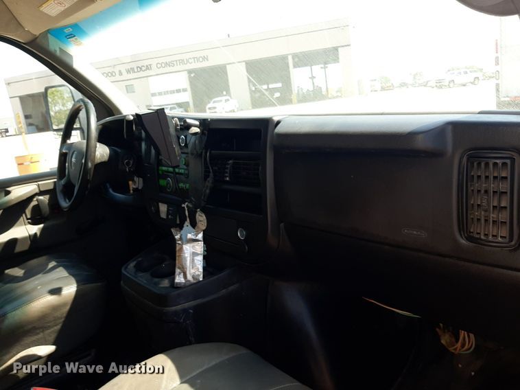 image for item DO3084 2012 GMC G3500  box truck