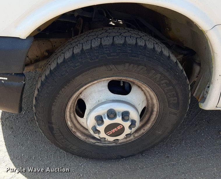 image for item DO3084 2012 GMC G3500  box truck