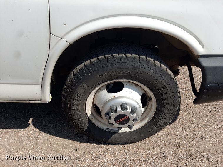 image for item DO3084 2012 GMC G3500  box truck