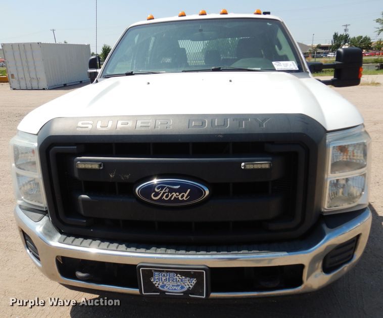 image for item DO3085 2016 Ford F350 Super Duty XL  Crew Cab flatbed pickup truck