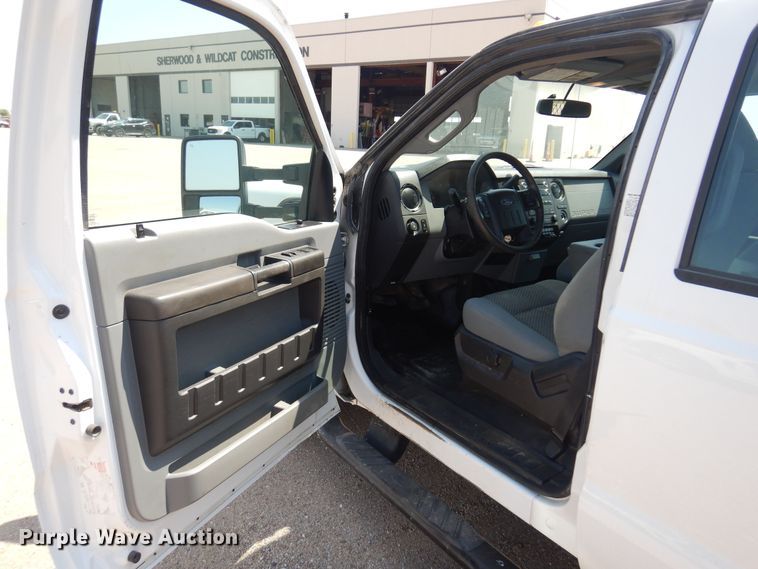 image for item DO3085 2016 Ford F350 Super Duty XL  Crew Cab flatbed pickup truck