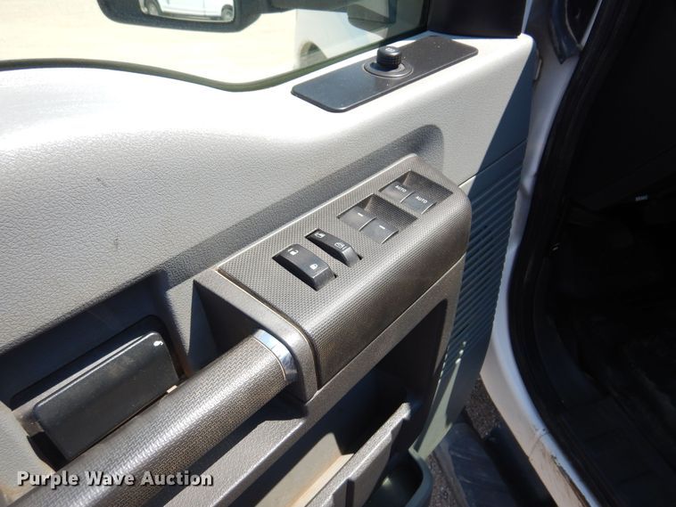 image for item DO3085 2016 Ford F350 Super Duty XL  Crew Cab flatbed pickup truck