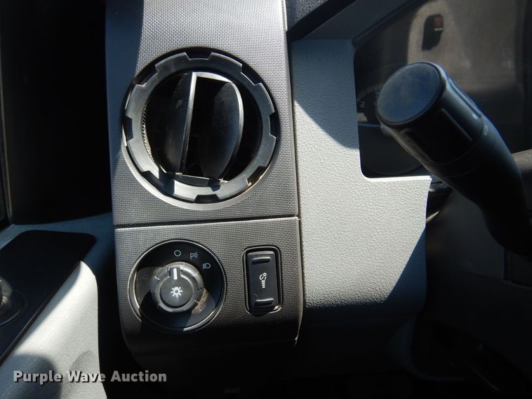 image for item DO3085 2016 Ford F350 Super Duty XL  Crew Cab flatbed pickup truck