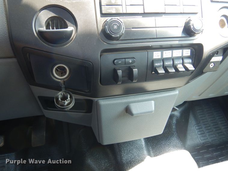 image for item DO3085 2016 Ford F350 Super Duty XL  Crew Cab flatbed pickup truck