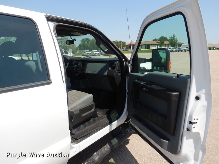 image for item DO3085 2016 Ford F350 Super Duty XL  Crew Cab flatbed pickup truck