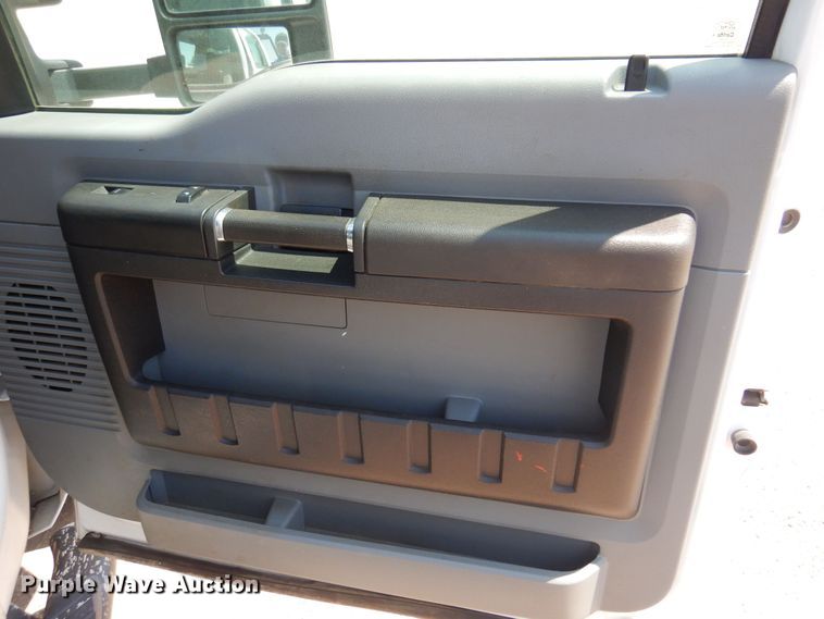 image for item DO3085 2016 Ford F350 Super Duty XL  Crew Cab flatbed pickup truck