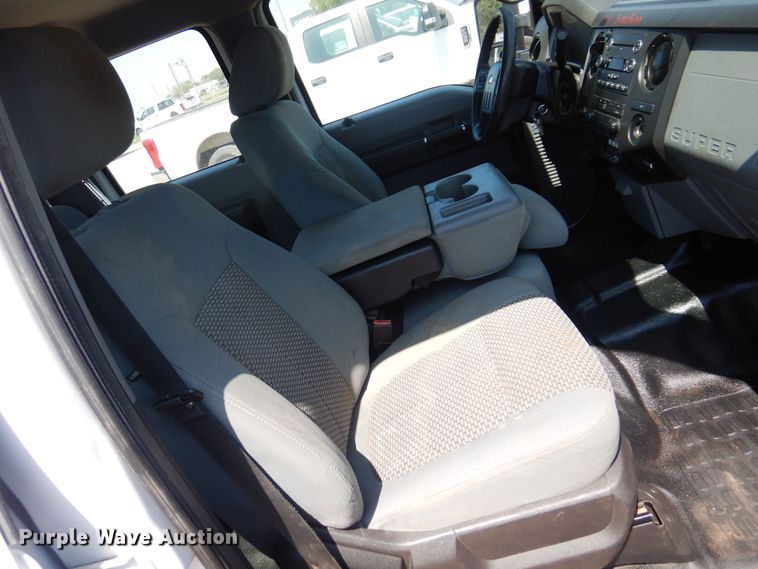 image for item DO3085 2016 Ford F350 Super Duty XL  Crew Cab flatbed pickup truck