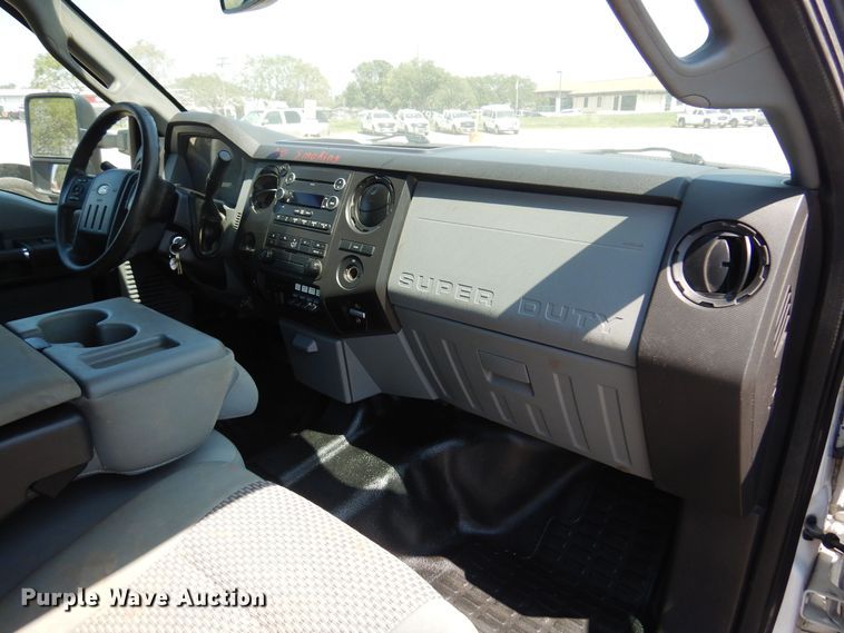 image for item DO3085 2016 Ford F350 Super Duty XL  Crew Cab flatbed pickup truck