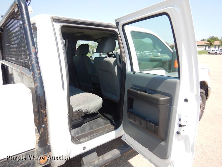 image for item DO3085 2016 Ford F350 Super Duty XL  Crew Cab flatbed pickup truck