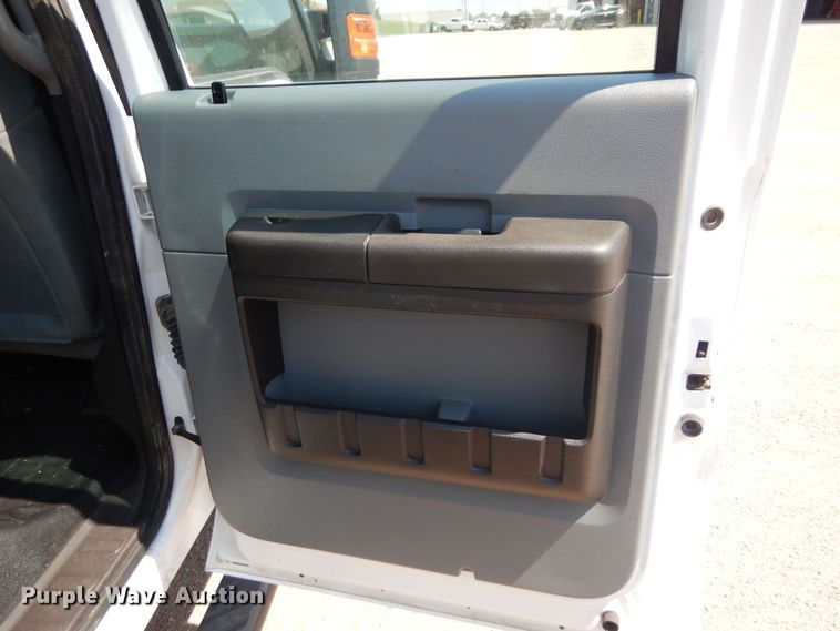 image for item DO3085 2016 Ford F350 Super Duty XL  Crew Cab flatbed pickup truck