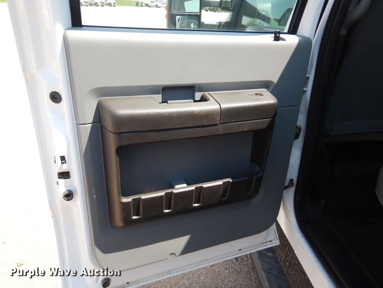 image for item DO3085 2016 Ford F350 Super Duty XL  Crew Cab flatbed pickup truck