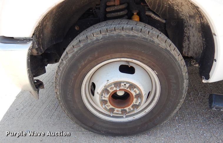 image for item DO3085 2016 Ford F350 Super Duty XL  Crew Cab flatbed pickup truck