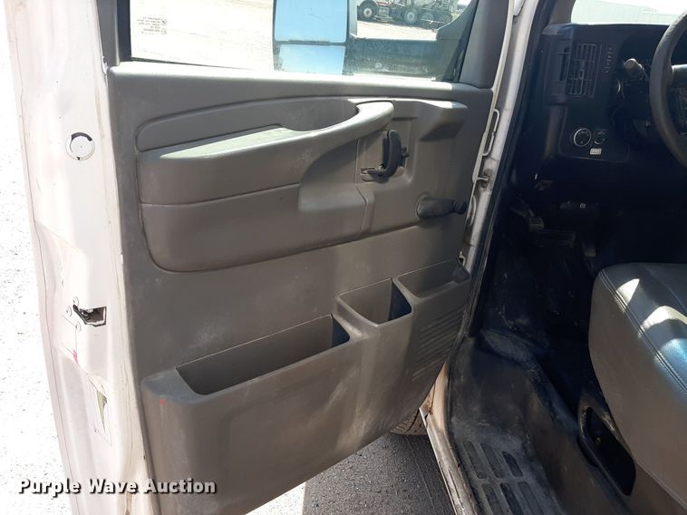 image for item DO3087 2012 GMC G3500  box truck