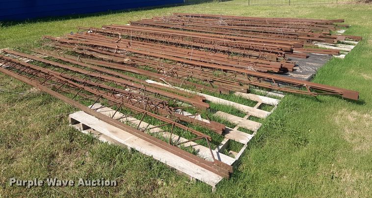 image for item DO3106 Approximately 45 metal trusses