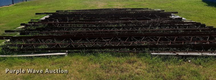 image for item DO3106 Approximately 45 metal trusses