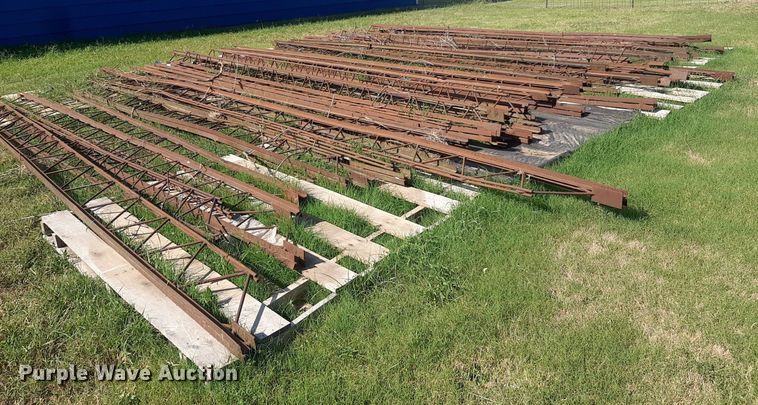image for item DO3106 Approximately 45 metal trusses
