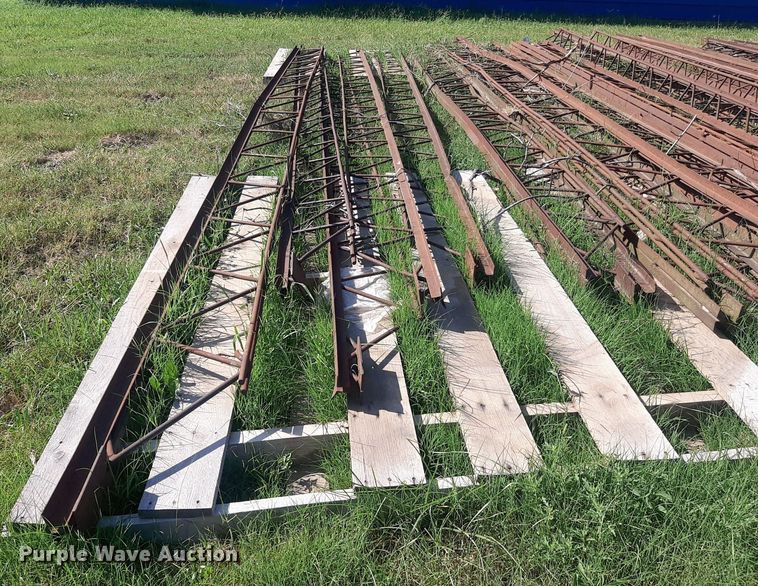 image for item DO3106 Approximately 45 metal trusses