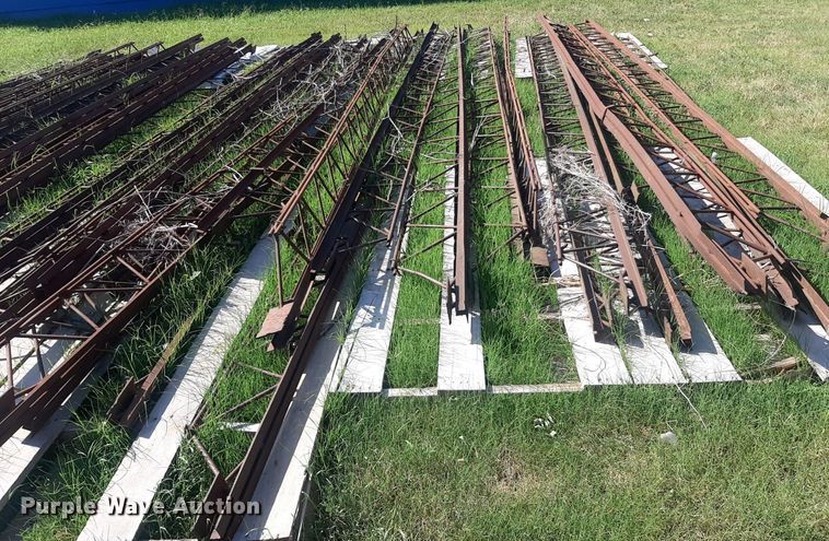image for item DO3106 Approximately 45 metal trusses
