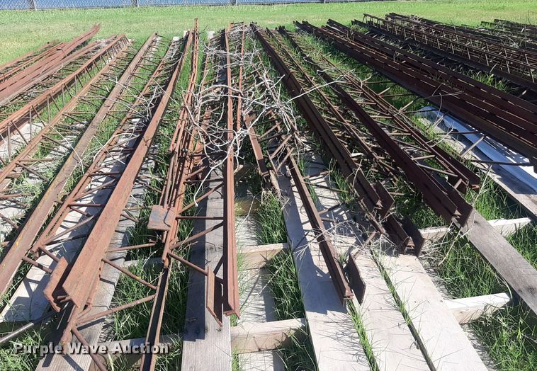 image for item DO3106 Approximately 45 metal trusses