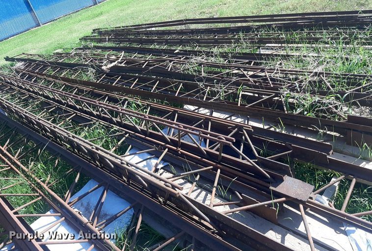 image for item DO3106 Approximately 45 metal trusses