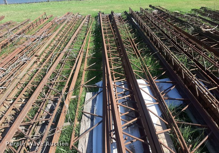 image for item DO3106 Approximately 45 metal trusses