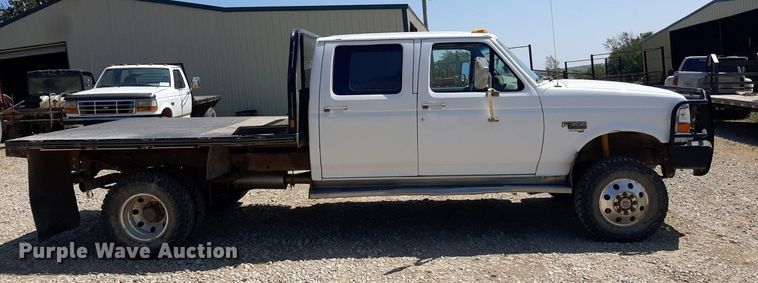 image for item DO3132 1995 Ford F350 XLT  Crew Cab flatbed pickup truck
