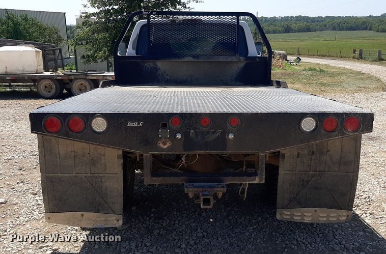 image for item DO3132 1995 Ford F350 XLT  Crew Cab flatbed pickup truck