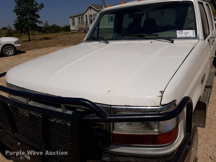 image for item DO3132 1995 Ford F350 XLT  Crew Cab flatbed pickup truck