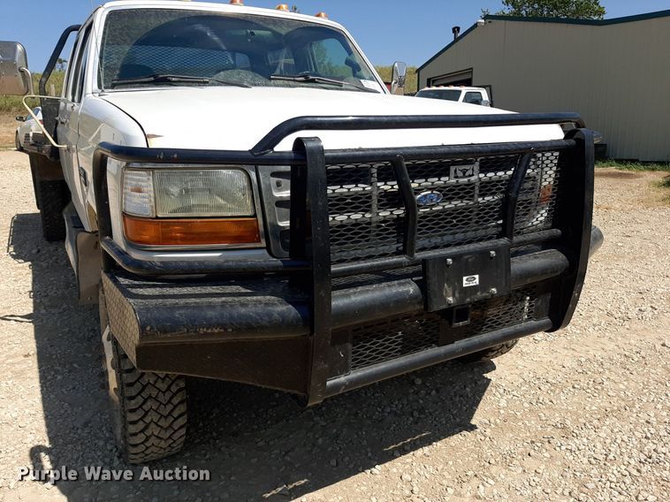 image for item DO3132 1995 Ford F350 XLT  Crew Cab flatbed pickup truck
