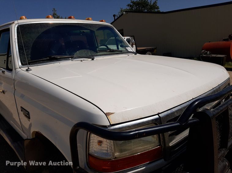 image for item DO3132 1995 Ford F350 XLT  Crew Cab flatbed pickup truck