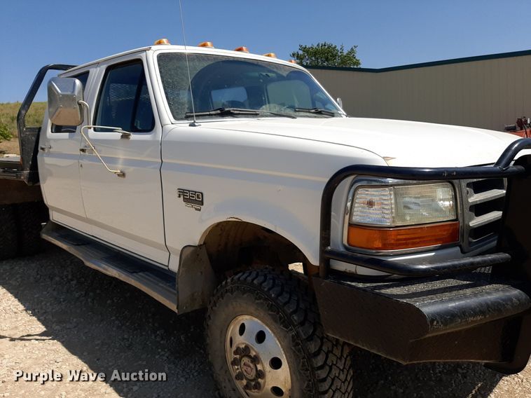 image for item DO3132 1995 Ford F350 XLT  Crew Cab flatbed pickup truck