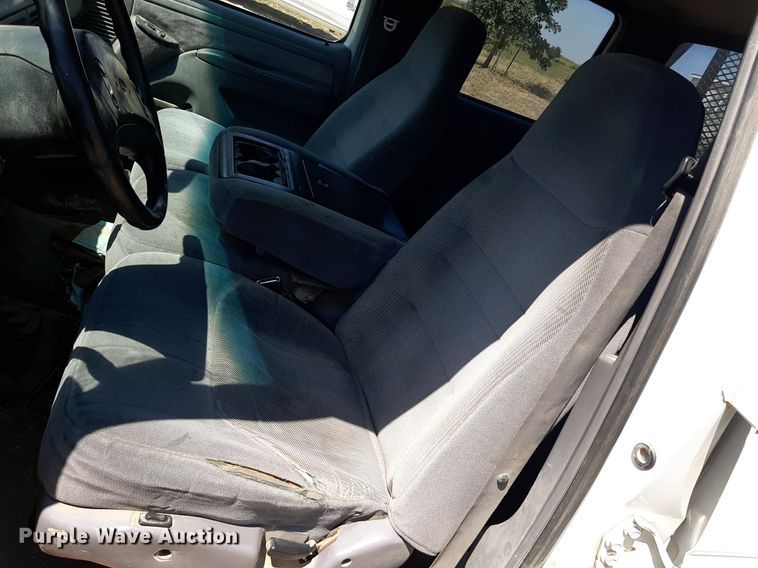 image for item DO3132 1995 Ford F350 XLT  Crew Cab flatbed pickup truck