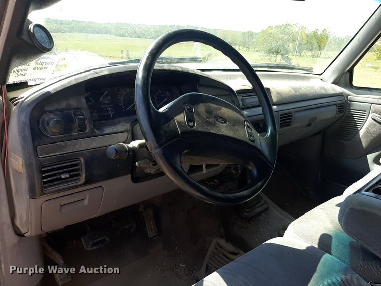 image for item DO3132 1995 Ford F350 XLT  Crew Cab flatbed pickup truck