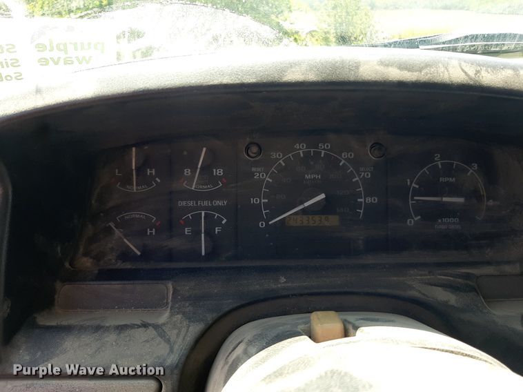 image for item DO3132 1995 Ford F350 XLT  Crew Cab flatbed pickup truck