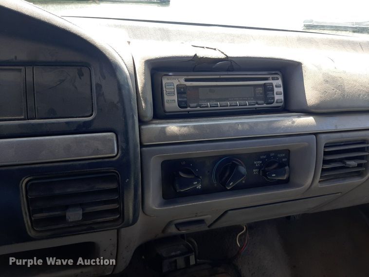 image for item DO3132 1995 Ford F350 XLT  Crew Cab flatbed pickup truck