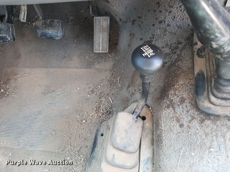 image for item DO3132 1995 Ford F350 XLT  Crew Cab flatbed pickup truck