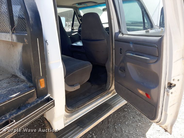 image for item DO3132 1995 Ford F350 XLT  Crew Cab flatbed pickup truck