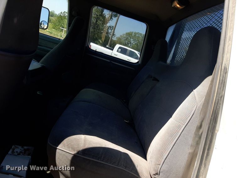 image for item DO3132 1995 Ford F350 XLT  Crew Cab flatbed pickup truck