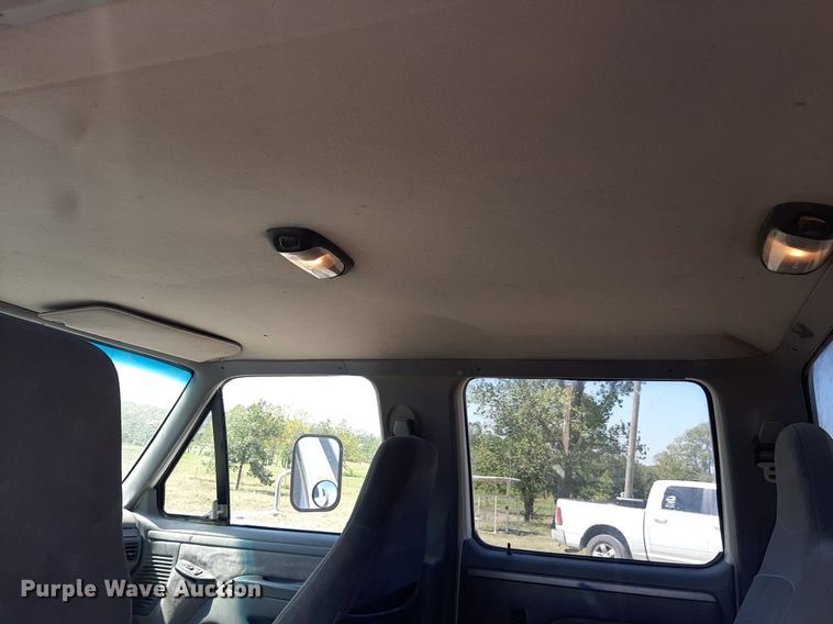 image for item DO3132 1995 Ford F350 XLT  Crew Cab flatbed pickup truck