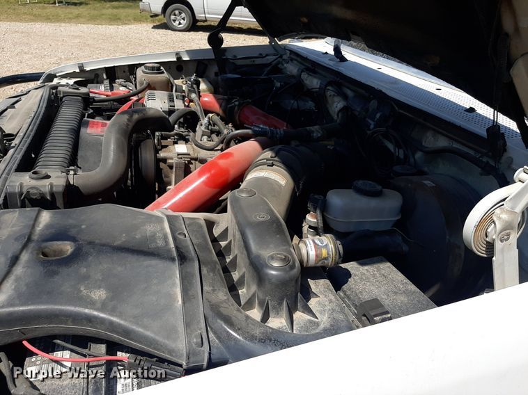 image for item DO3132 1995 Ford F350 XLT  Crew Cab flatbed pickup truck