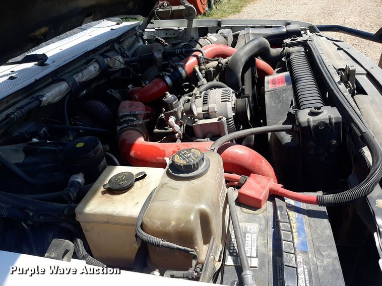 image for item DO3132 1995 Ford F350 XLT  Crew Cab flatbed pickup truck