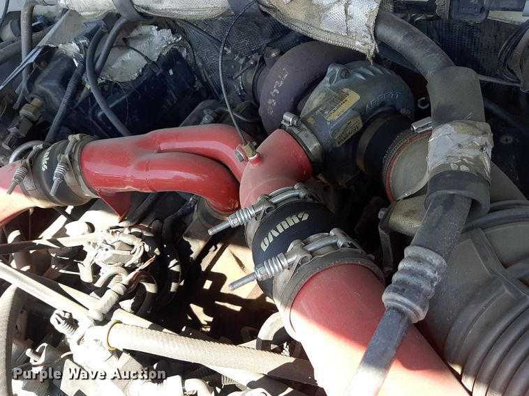 image for item DO3132 1995 Ford F350 XLT  Crew Cab flatbed pickup truck