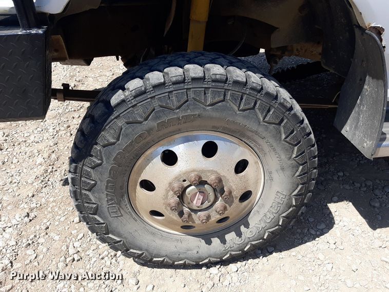 image for item DO3132 1995 Ford F350 XLT  Crew Cab flatbed pickup truck