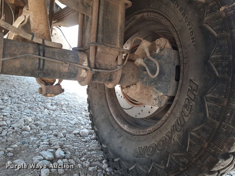 image for item DO3132 1995 Ford F350 XLT  Crew Cab flatbed pickup truck