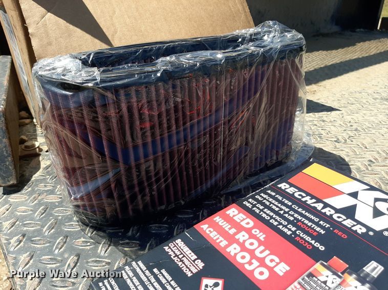 image for item DO3132 1995 Ford F350 XLT  Crew Cab flatbed pickup truck