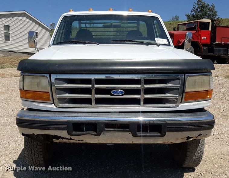 image for item DO3133 1997 Ford F350 XLT  flatbed pickup truck