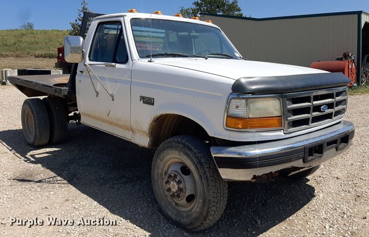 image for item DO3133 1997 Ford F350 XLT  flatbed pickup truck